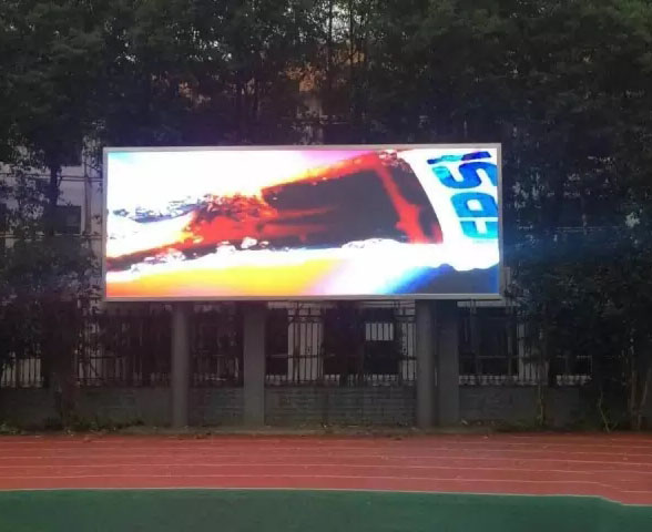 武漢市XX區(qū)XX中學(xué)● 戶(hù)外P10全彩顯示屏交付使用！